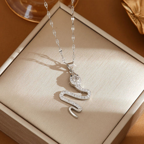 Fashion Personality Snake Necklace With Rhinestone Design Creative Sweater Chain Fall Winter Women's Clavicle Chain Jewelry Fashion Personality Snake Necklace With Rhinestone Design Creative Sweater Chain Fall Winter Women's Clavicle Chain Jewelry
