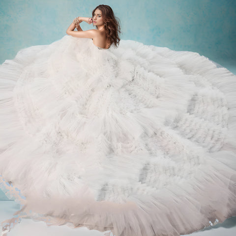 White Luxury - Sleeveless Wedding Dress with Exquisite Long Tail White Luxury - Sleeveless Wedding Dress with Exquisite Long Tail