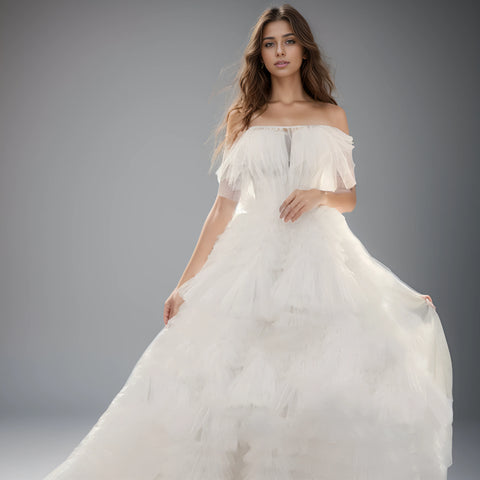 White Luxury - Sleeveless Wedding Dress with Exquisite Long Tail White Luxury - Sleeveless Wedding Dress with Exquisite Long Tail
