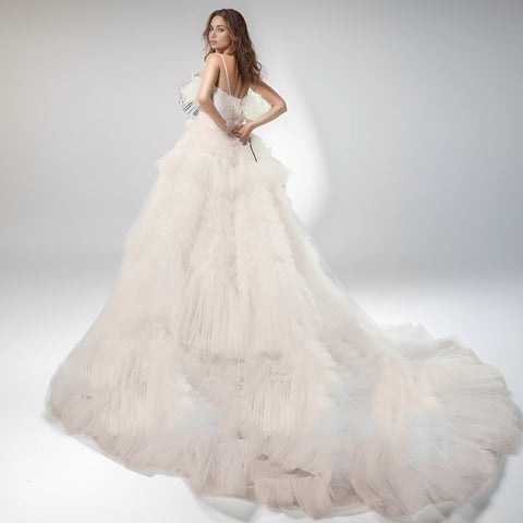 White Luxury - Sleeveless Wedding Dress with Exquisite Long Tail